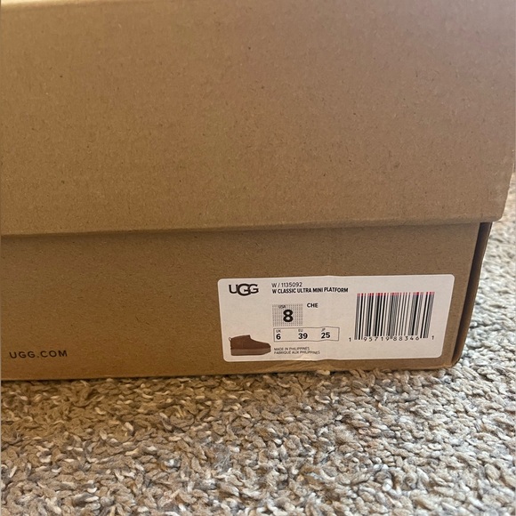 Classic Ultra Mini Platform UGGS
Color- Chestnut
Size- 8 Women’s - Picture 6 of 6